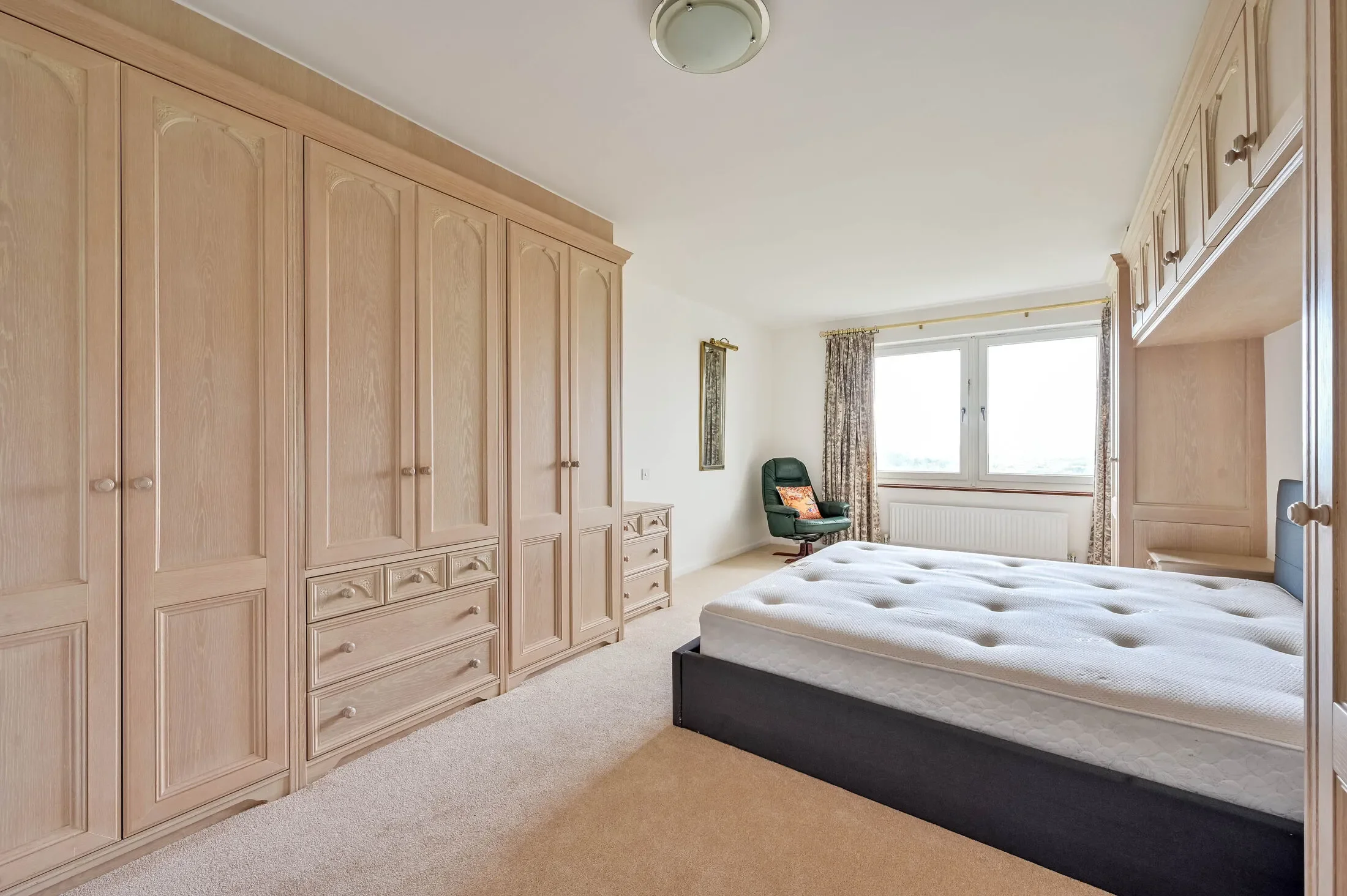 Flat Oakfield in Greater London