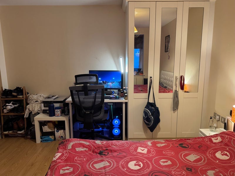 Room Newport Avenue in Greater London