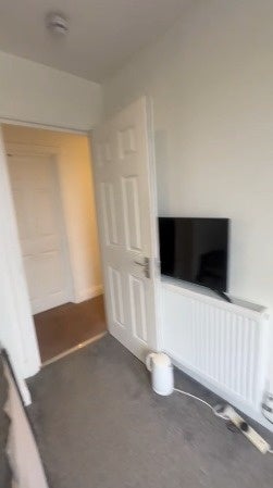 Flat Eastern Avenue in Greater London