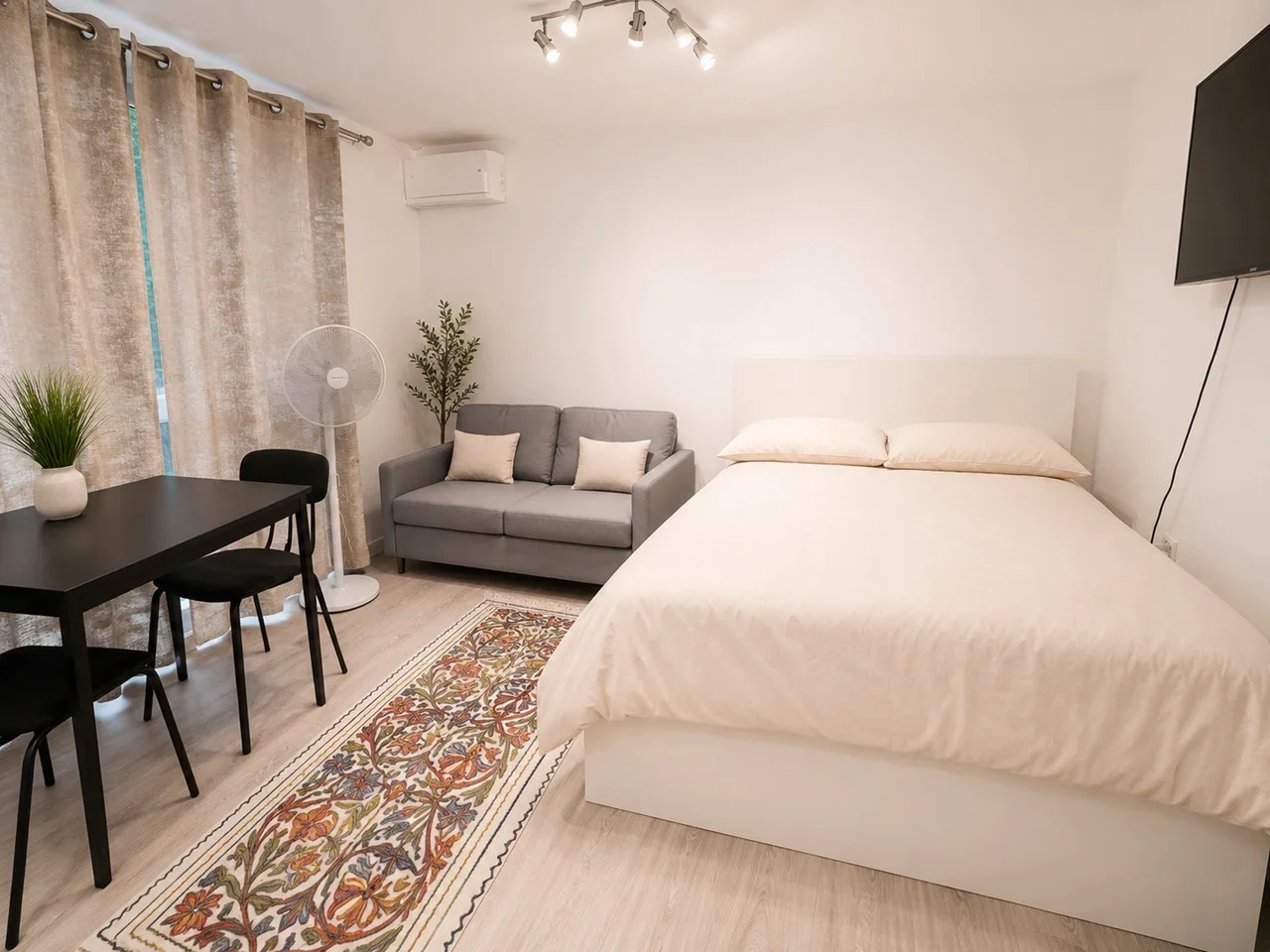 Flat Edith Road in Greater London