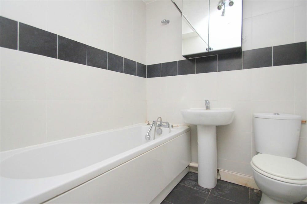 Flat Turton Way in Slough