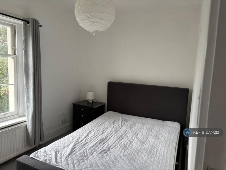 Flat Shooters Hill Road in Greater London