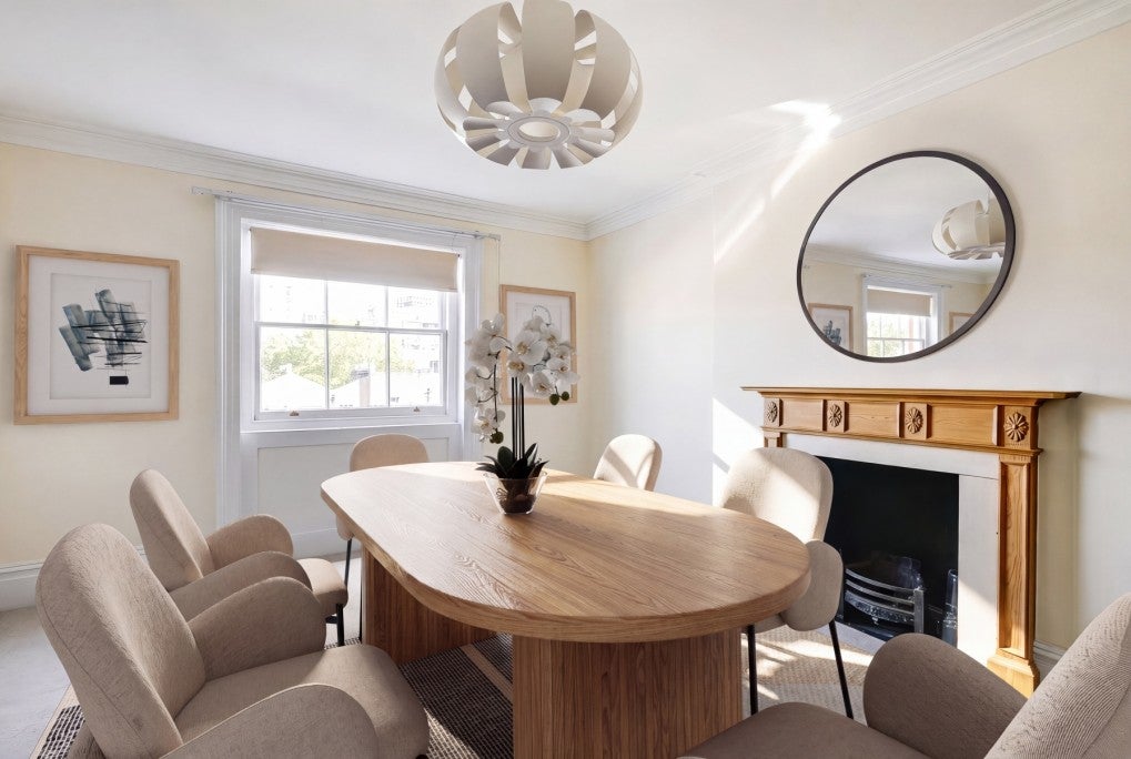 Flat Cambridge Terrace in Greater London
