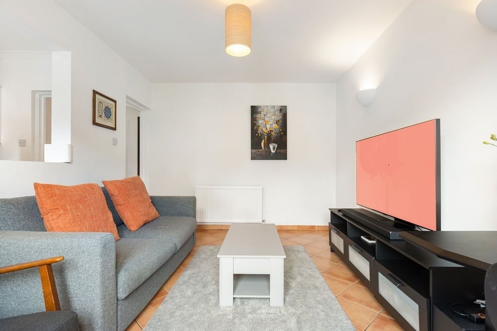 Flat Hopewell Street in Greater London