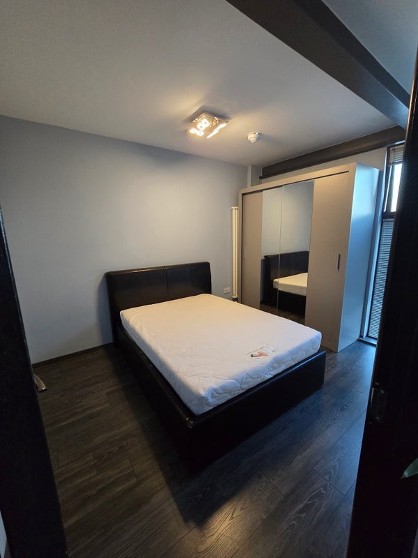 Room Burford Road in Greater London
