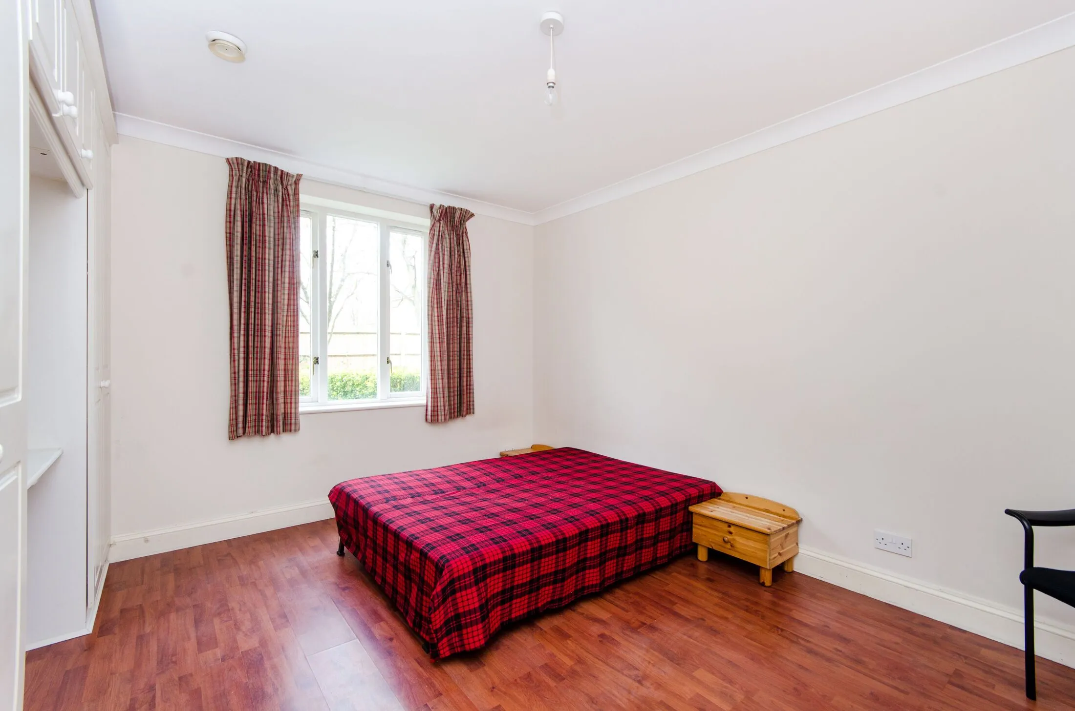 Flat Lansdowne Road in Greater London