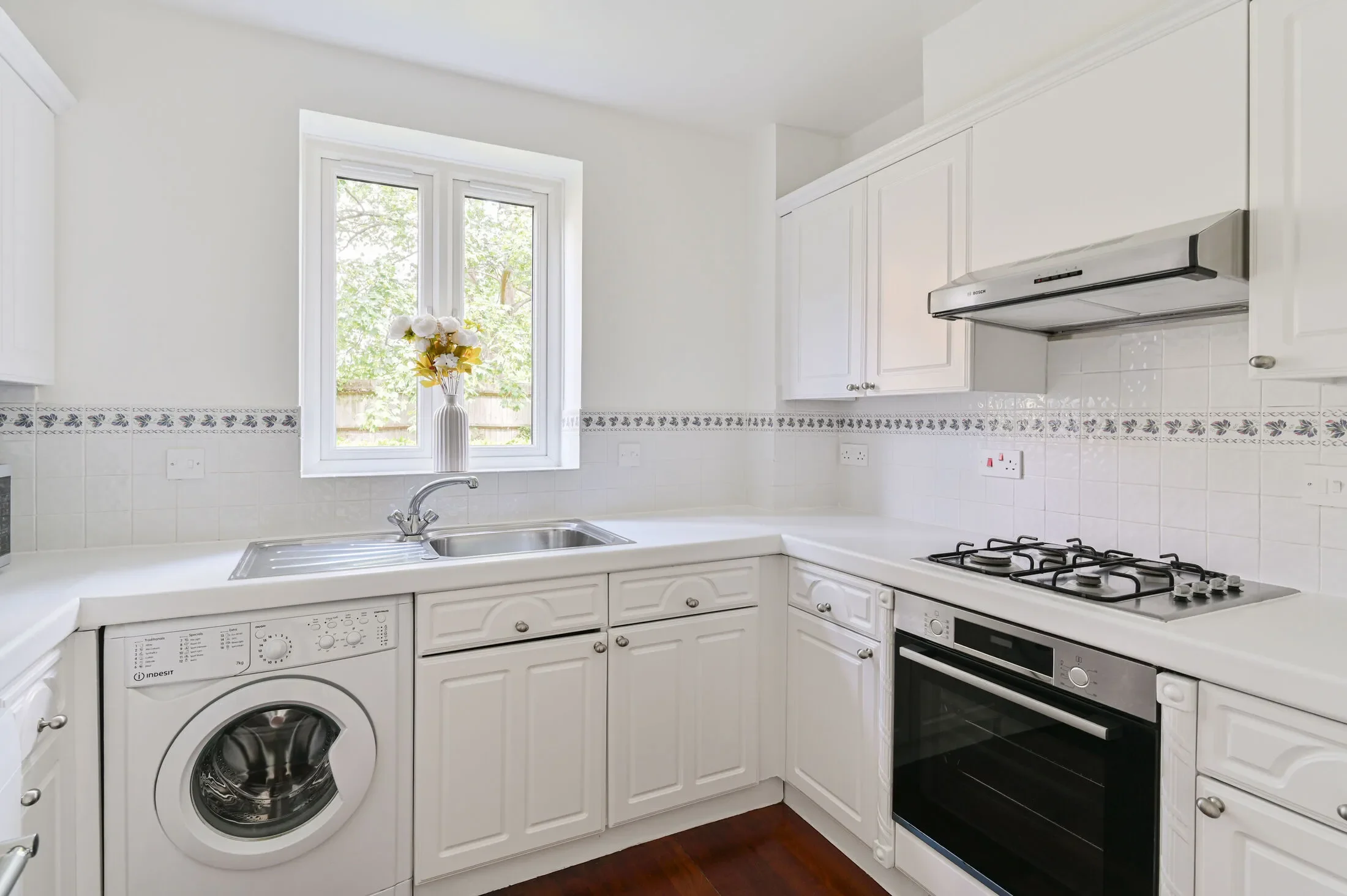 Flat Lansdowne Road in Greater London