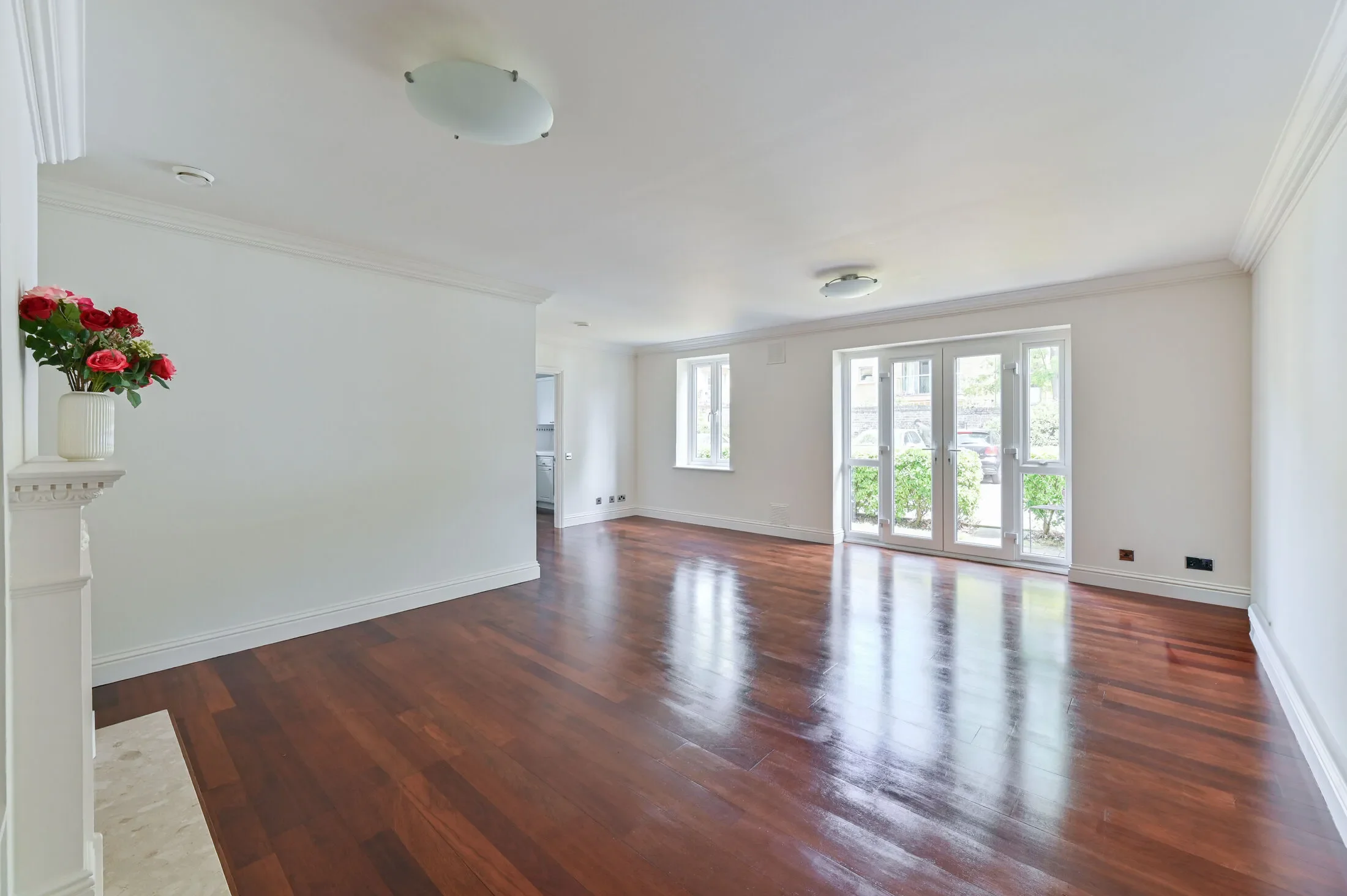 Flat Lansdowne Road in Greater London