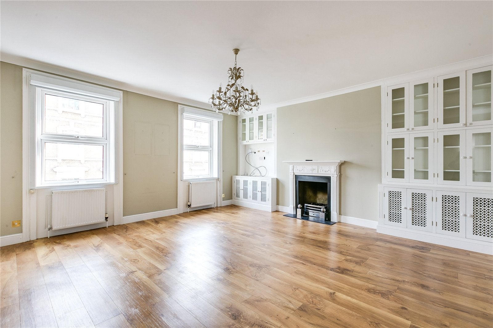 Flat Gloucester Road in Greater London