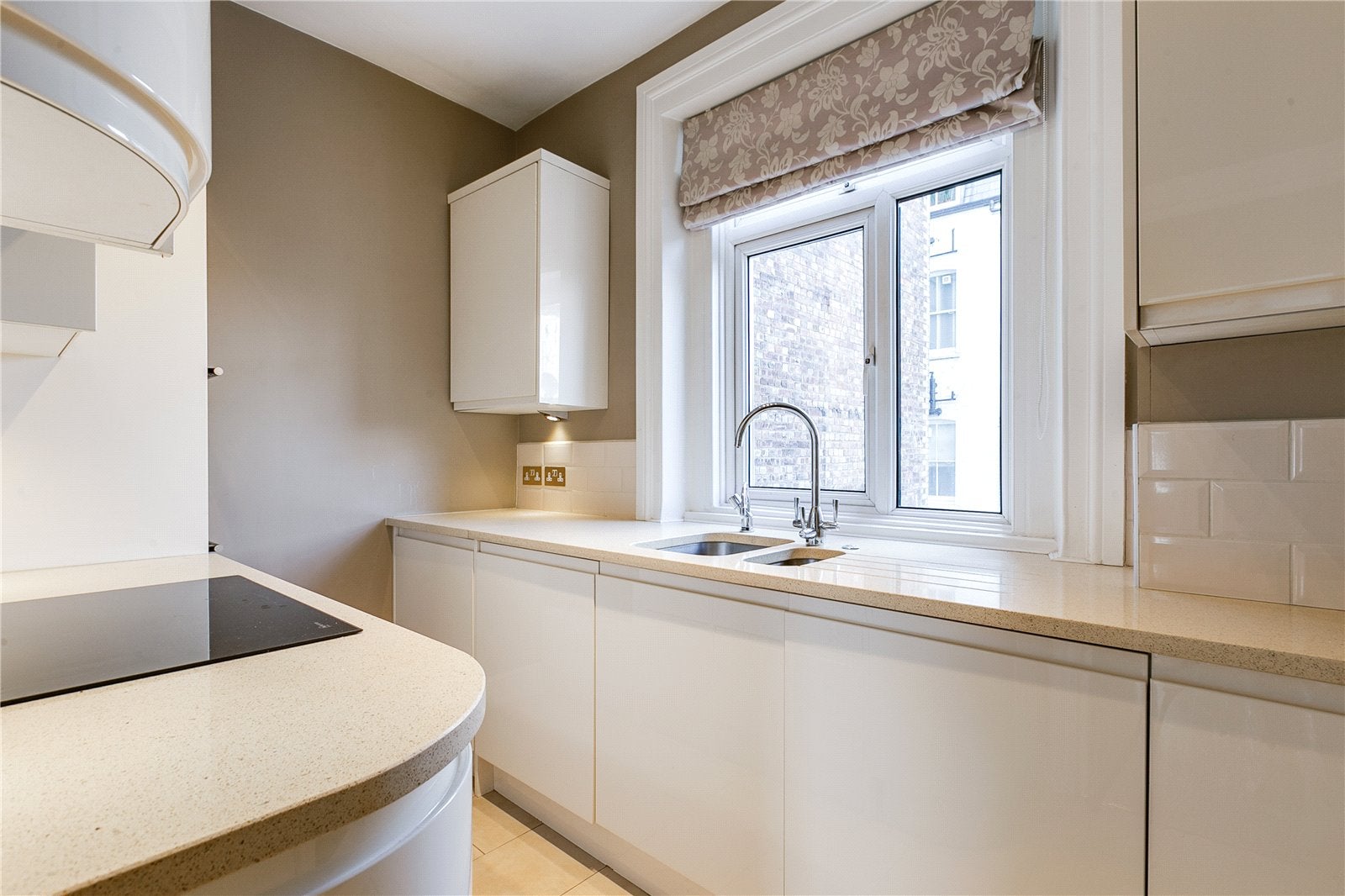 Flat Gloucester Road in Greater London