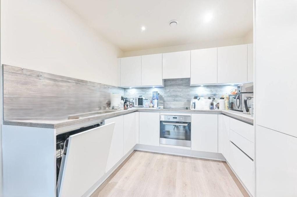 Flat Hargrave Drive in Greater London