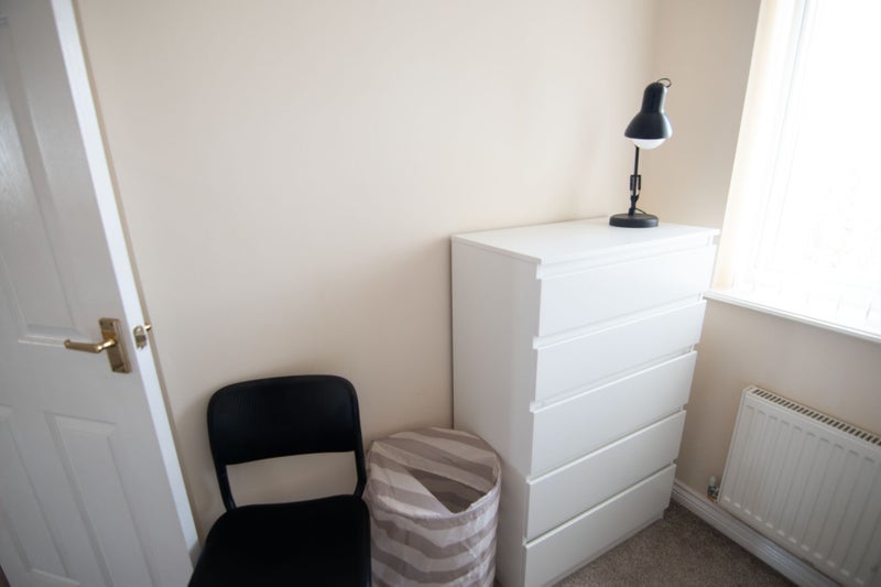 Room Ophelia Drive in Warwick
