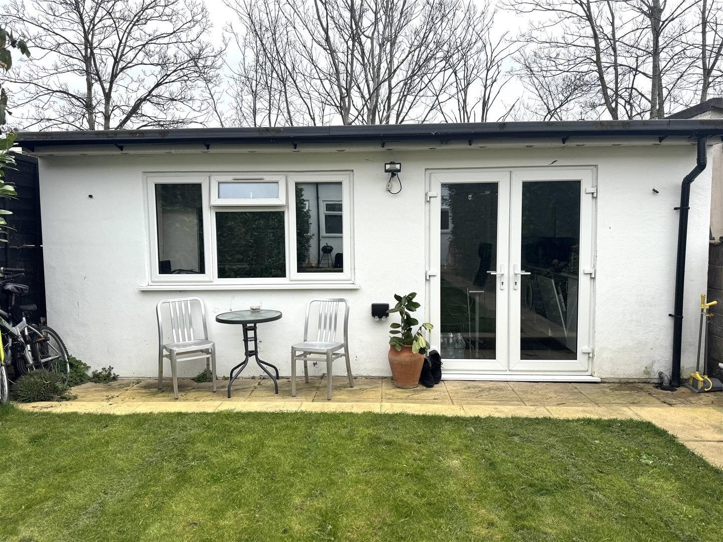Room Elm Way in Greater London