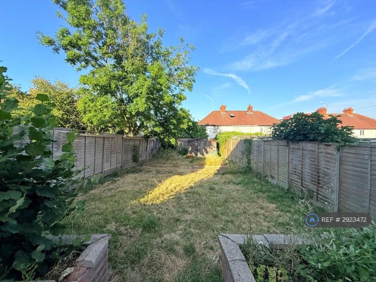 House Carlisle Avenue in Greater London