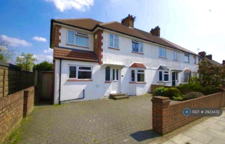 House Carlisle Avenue in Greater London