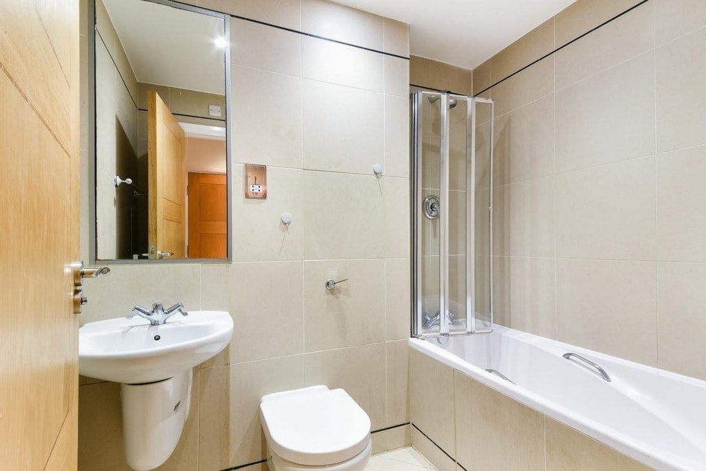 Flat New Globe Walk in Greater London