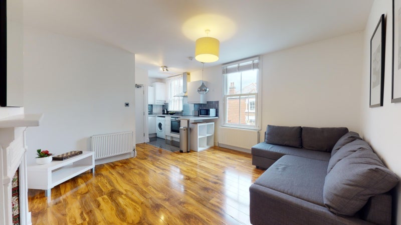 Flat St. Albans Avenue in Greater London