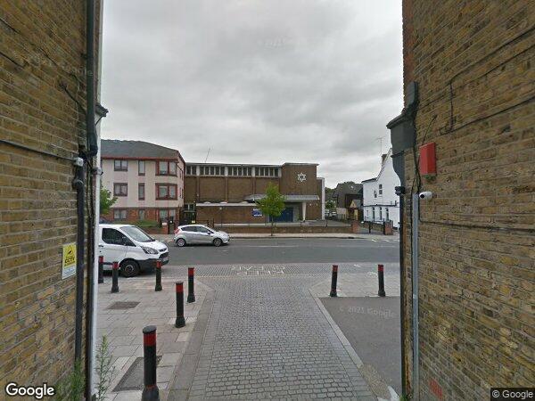 Flat Beehive Lane in Greater London