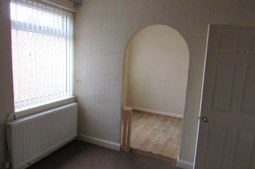 Flat Two Ball Lonnen in Newcastle upon Tyne