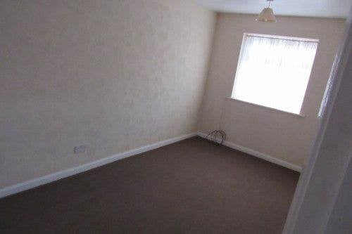 Flat Two Ball Lonnen in Newcastle upon Tyne