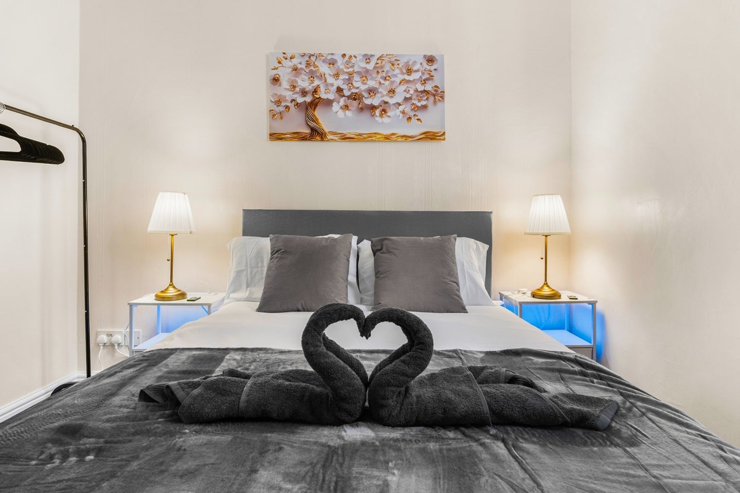 Flat Leghorn Road in Greater London