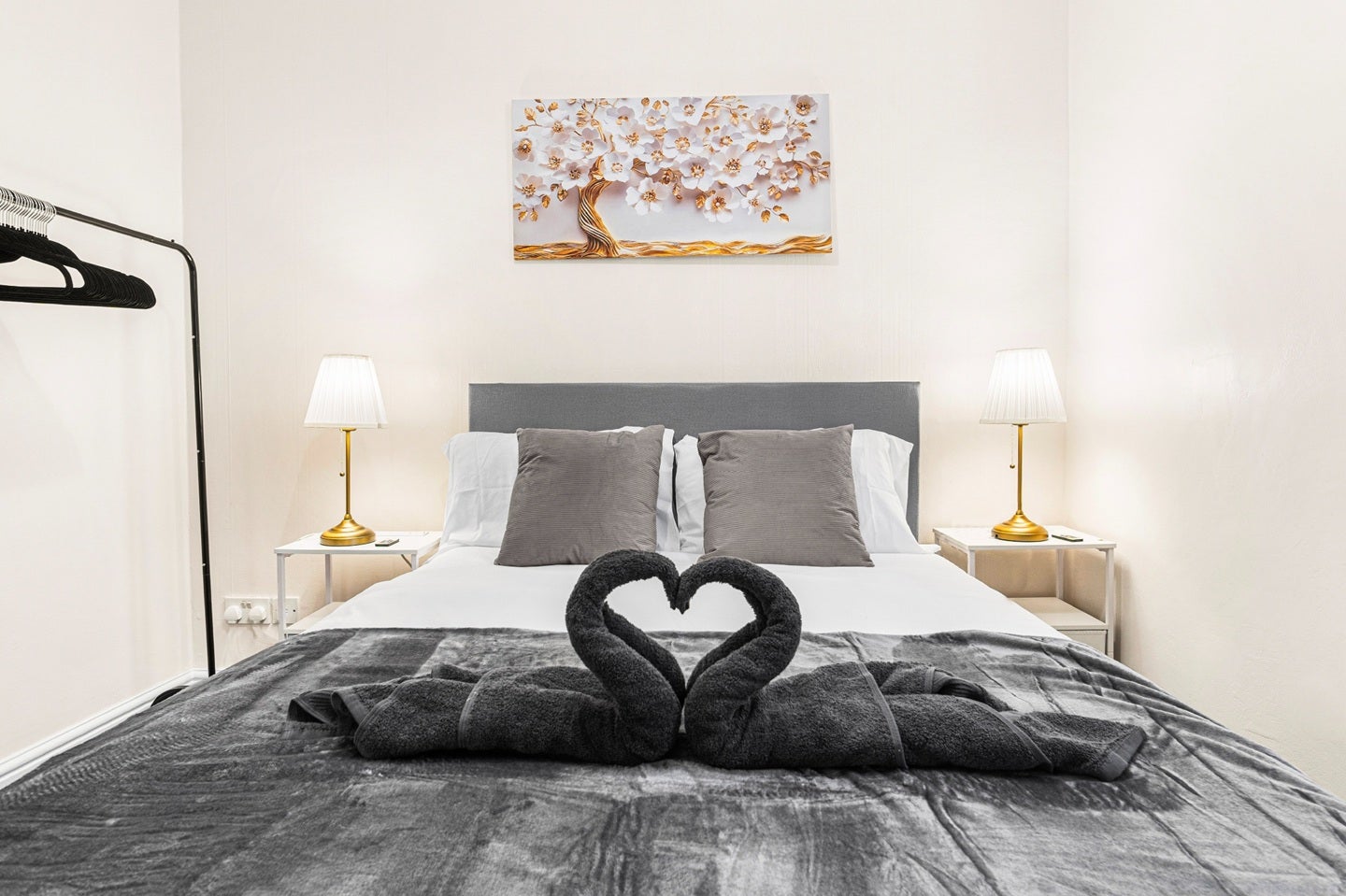 Flat Leghorn Road in Greater London
