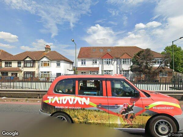 Flat Bath Road in Greater London