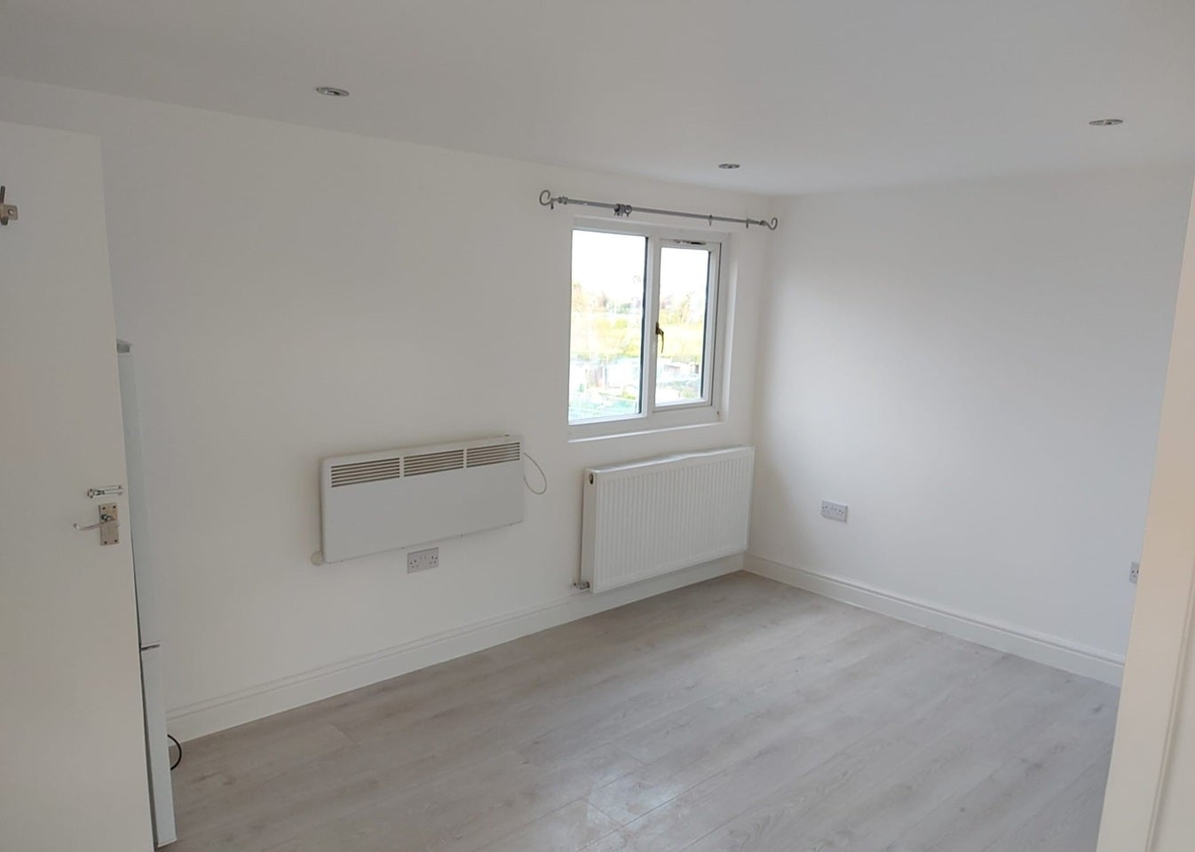 Flat Elthorne Way in Greater London