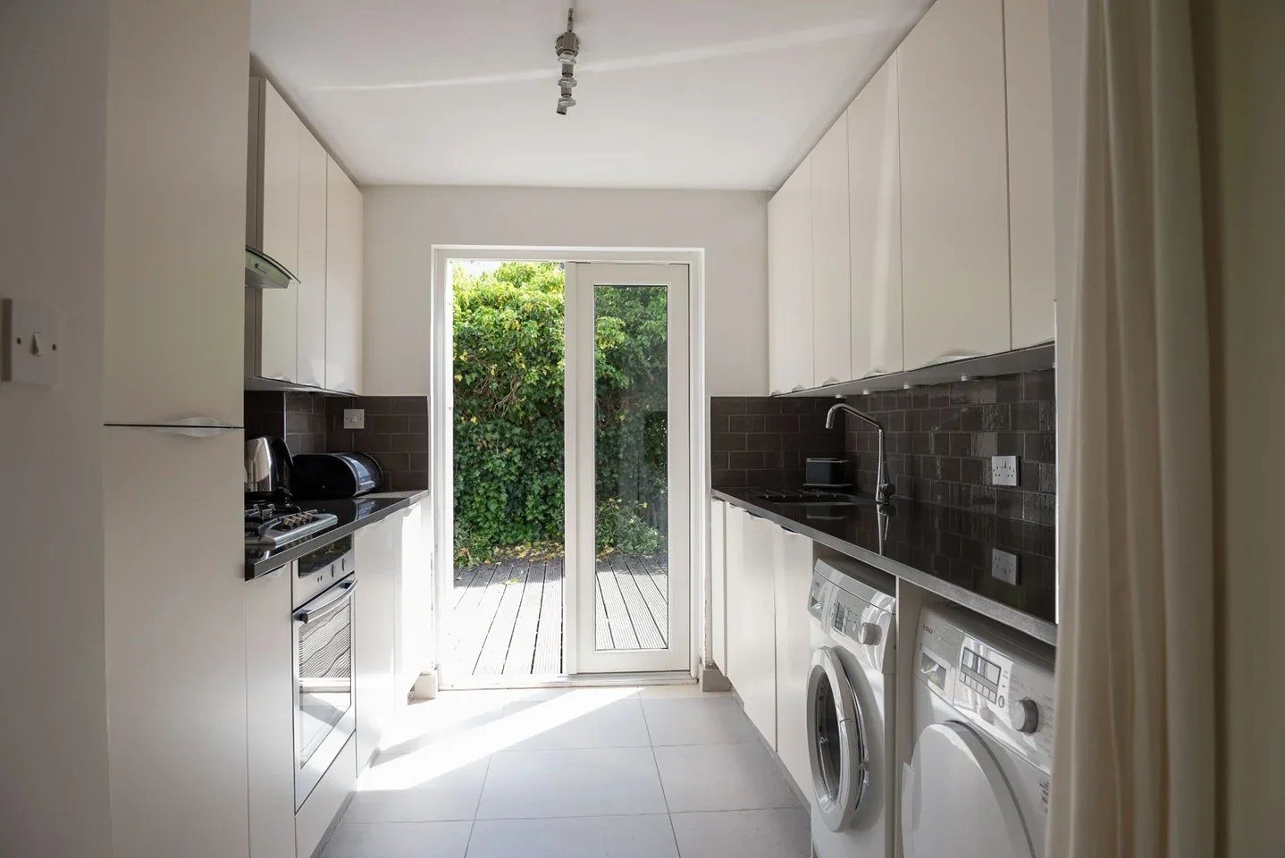 Flat Berrymead Gardens in Greater London