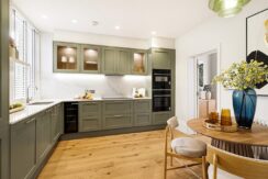Flat Kynance Place in Greater London