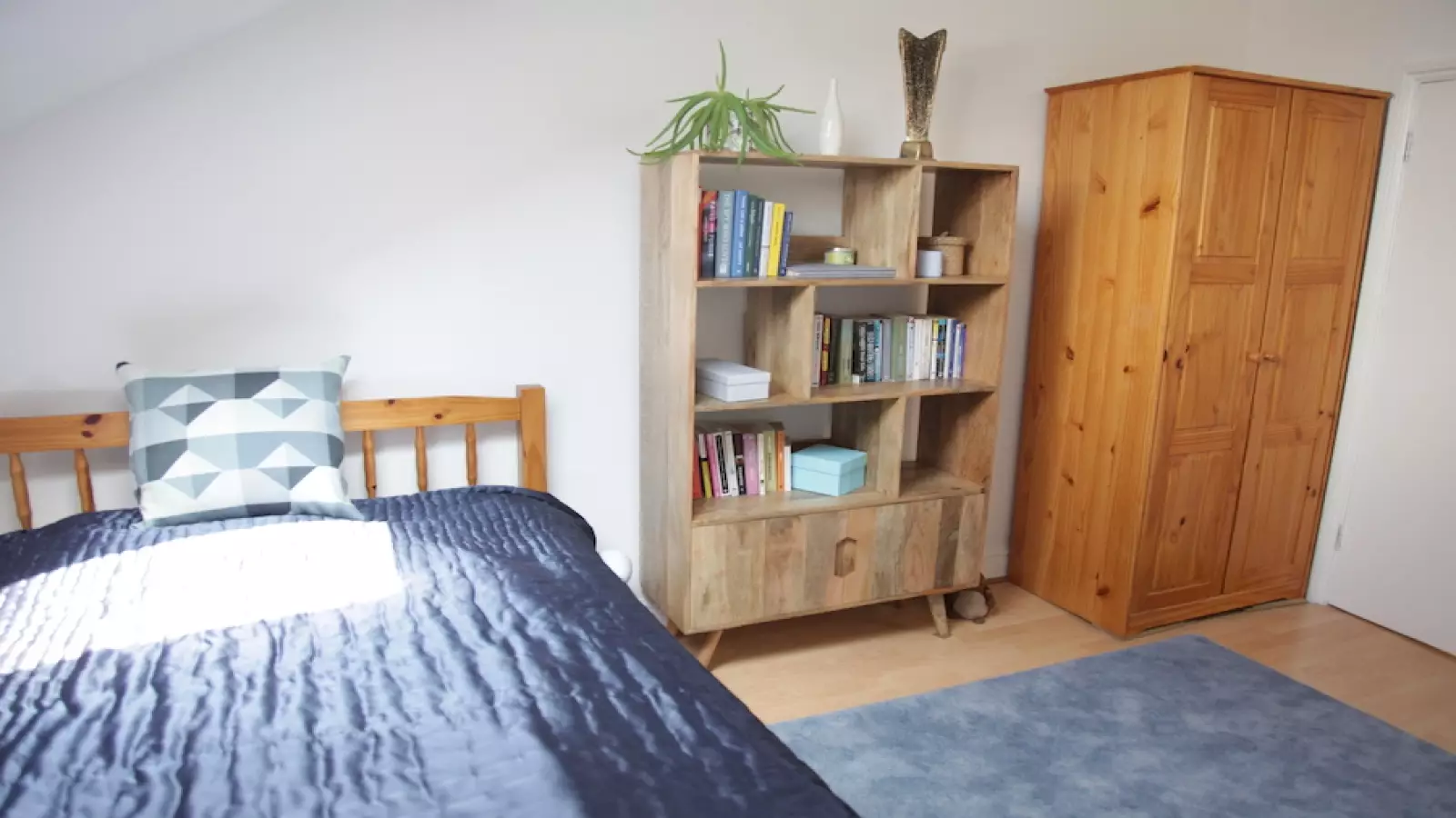 Flat Bewlys Road in Greater London