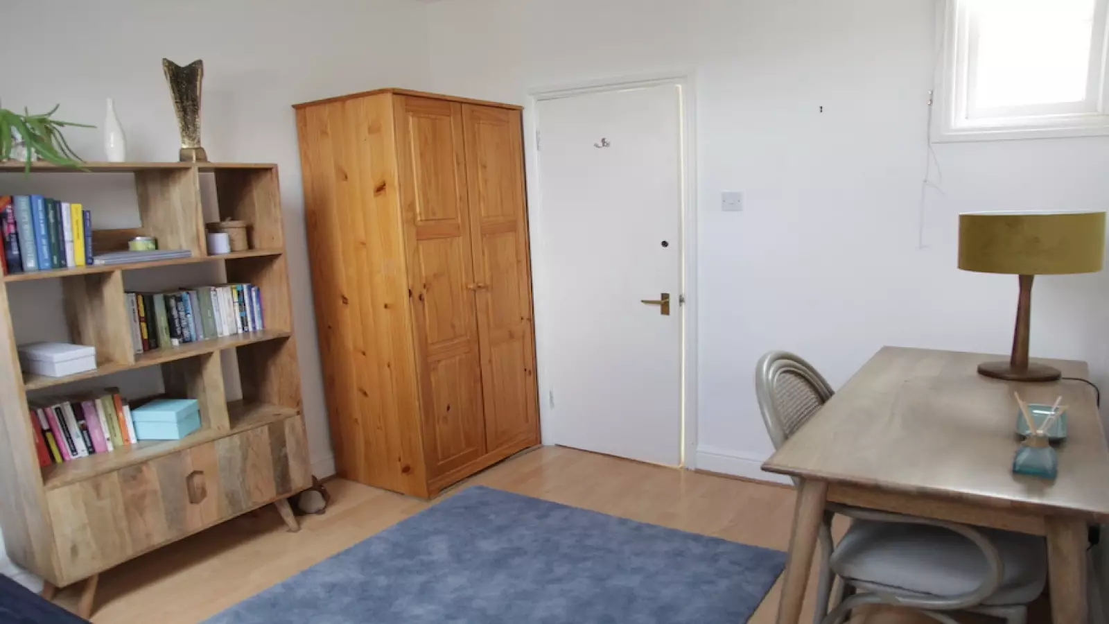 Flat Bewlys Road in Greater London