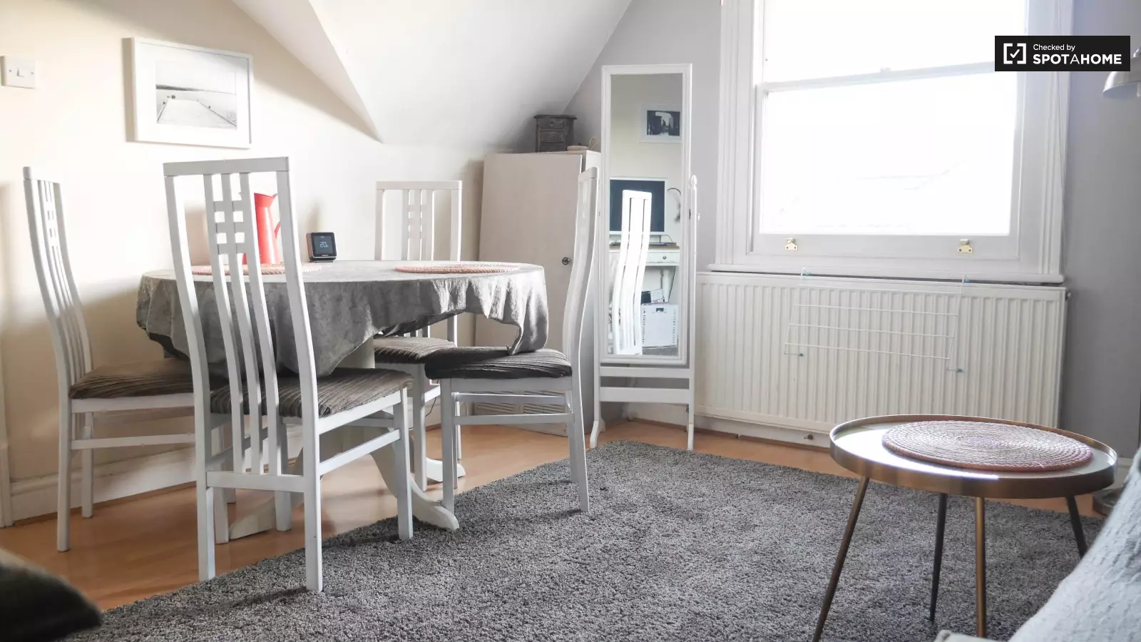 Flat Bewlys Road in Greater London