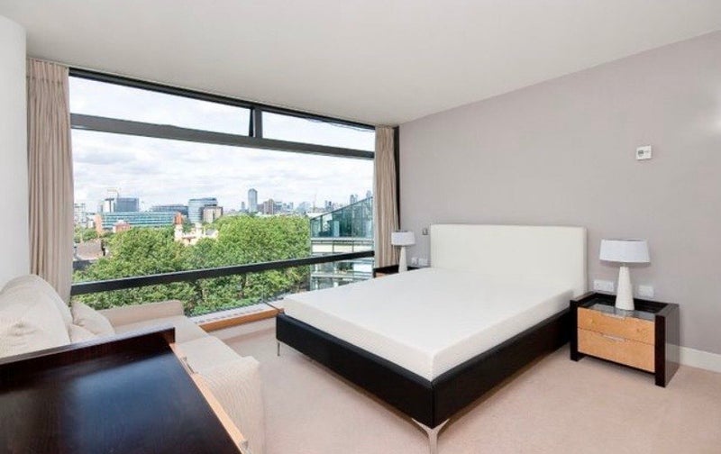 Flat Albert Embankment in Greater London