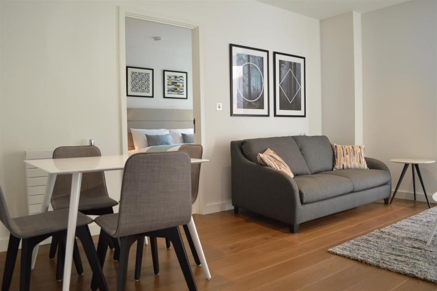Flat Elvin Gardens in London