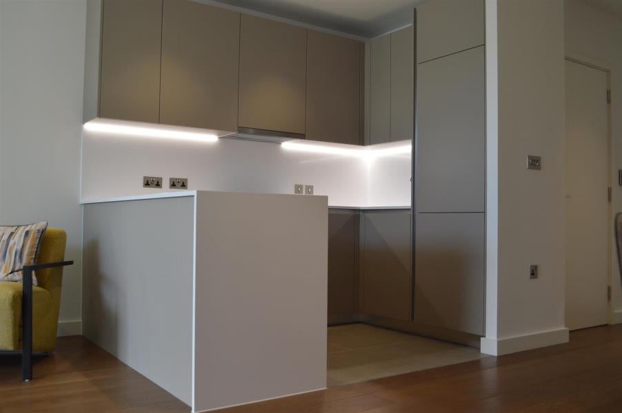 Flat Elvin Gardens in London