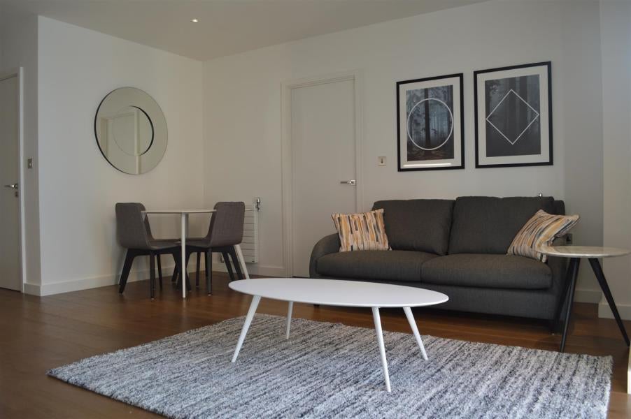 Flat Elvin Gardens in London