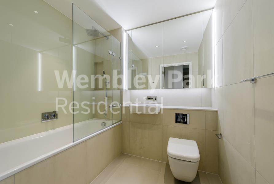 Flat Elvin Gardens in London