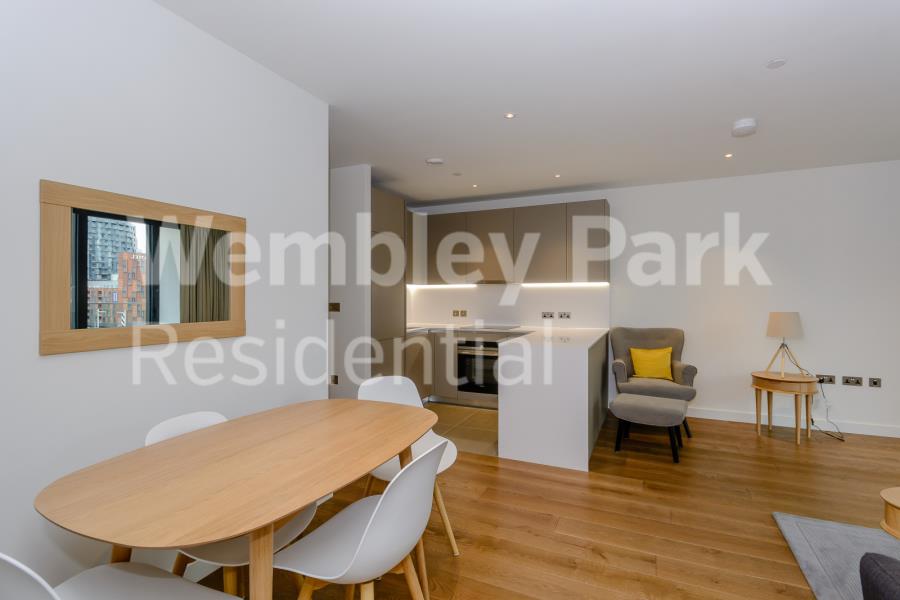 Flat Elvin Gardens in London