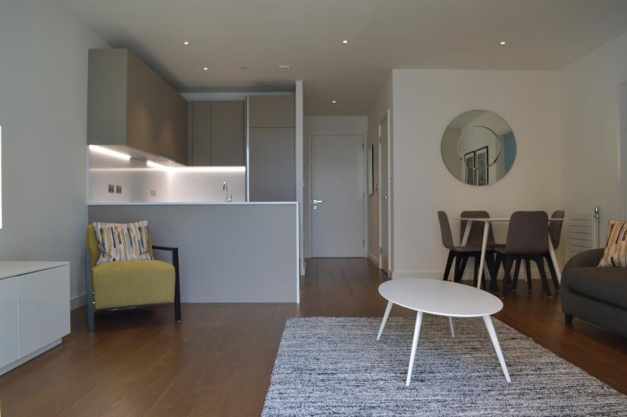 Flat Elvin Gardens in London