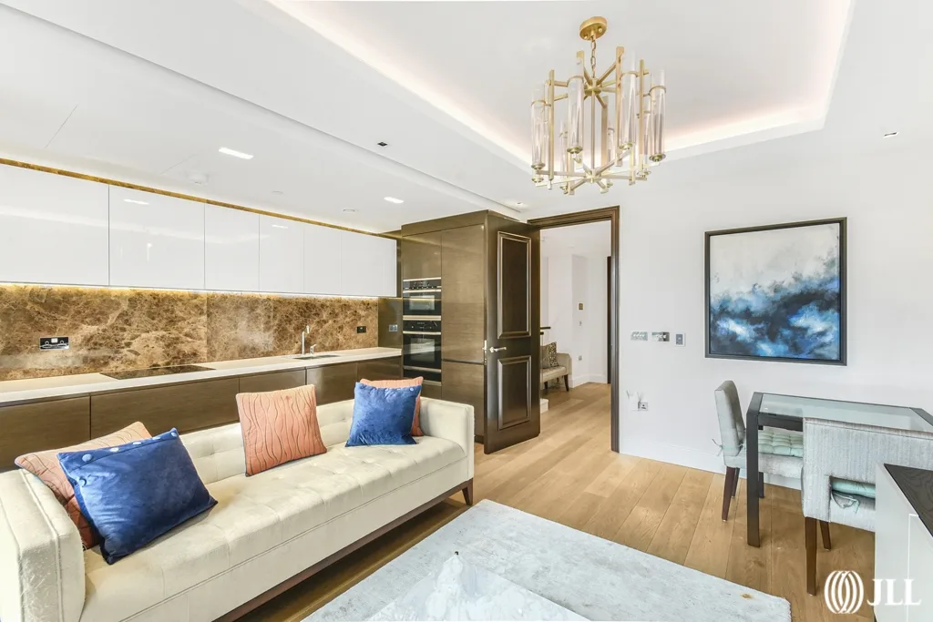 Flat Radnor Terrace in Greater London