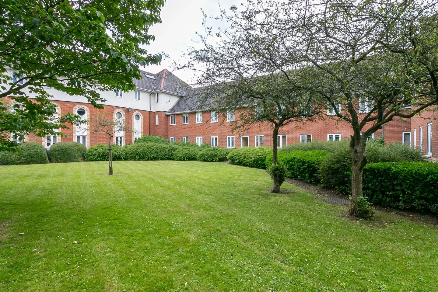 Flat Walsingham Close in Welwyn Hatfield