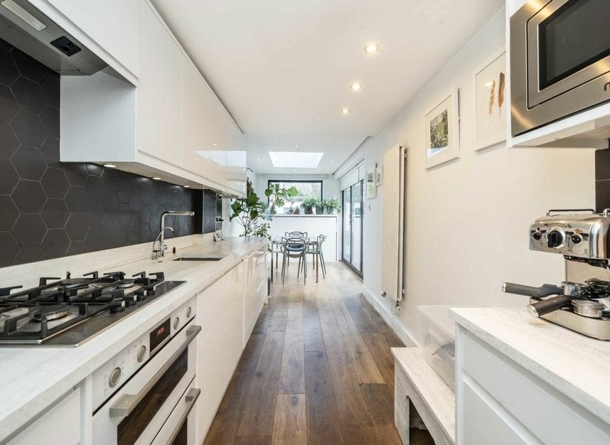 Flat Clarence Road in Greater London