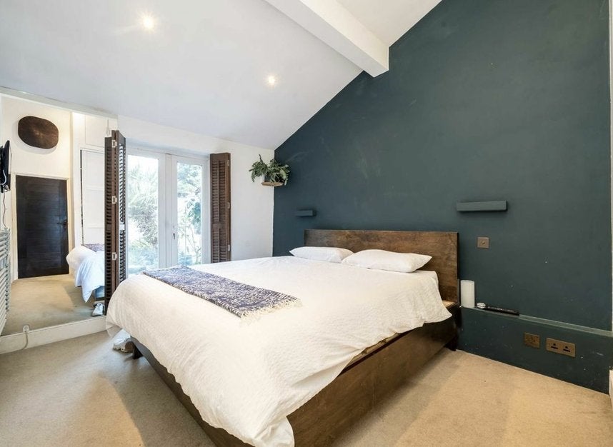 Flat Clarence Road in Greater London
