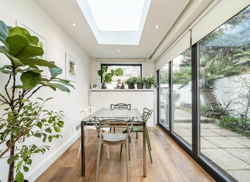 Flat Clarence Road in Greater London