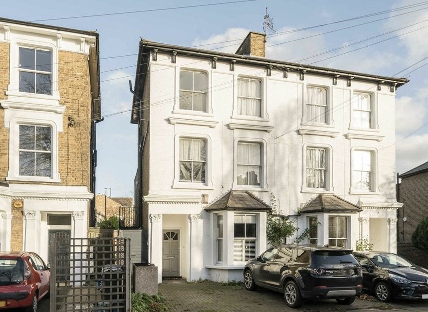 Flat Clarence Road in Greater London