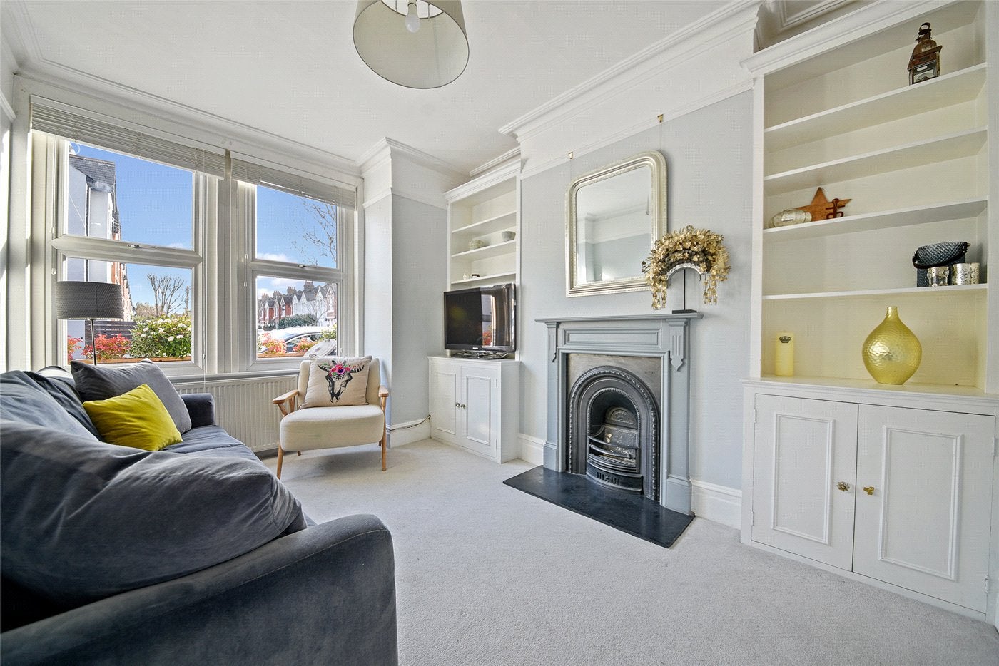 Flat Dunraven Road in Greater London