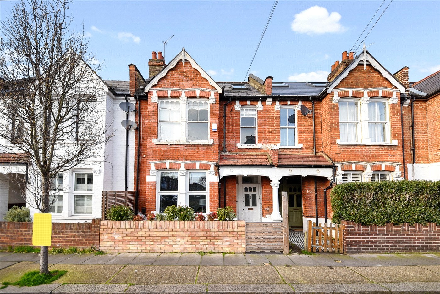 Flat Dunraven Road in Greater London
