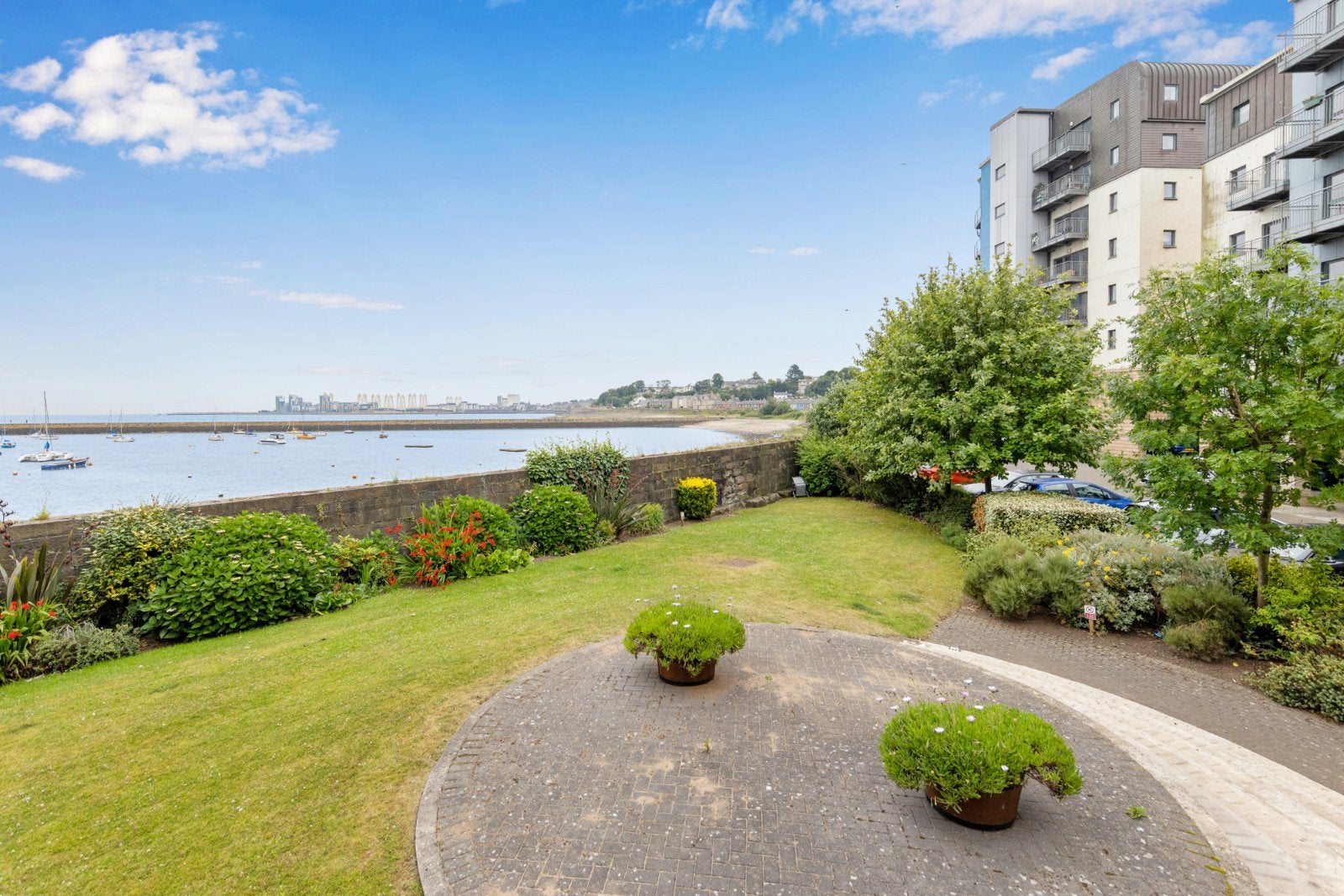 Flat Lower Granton Road in City of Edinburgh
