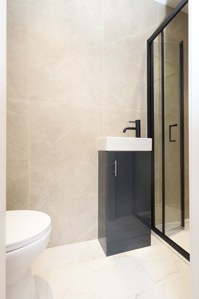 Flat Ancona Road in Greater London